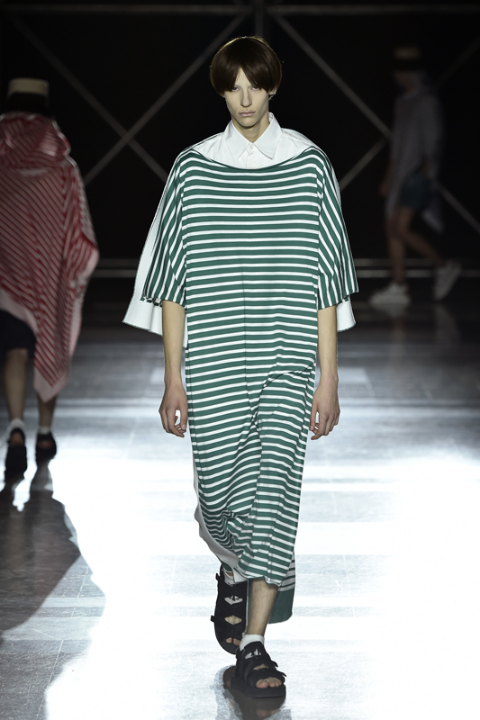 https://static.rain-mag.com/2019/07/FUMITO-GANRYU-SS20-_-LOOK-19.jpg