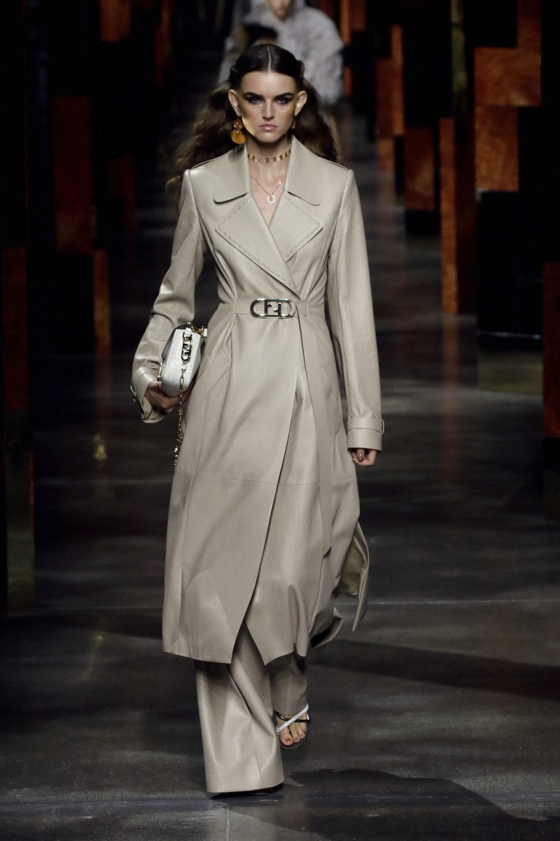 https://static.rain-mag.com/2021/09/13_Fendi-SS22.jpg