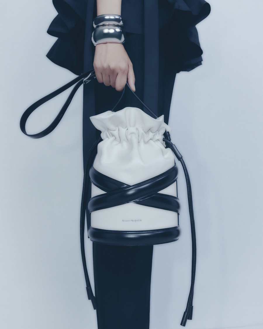 Alexander McQueen unveils the new soft curve bag