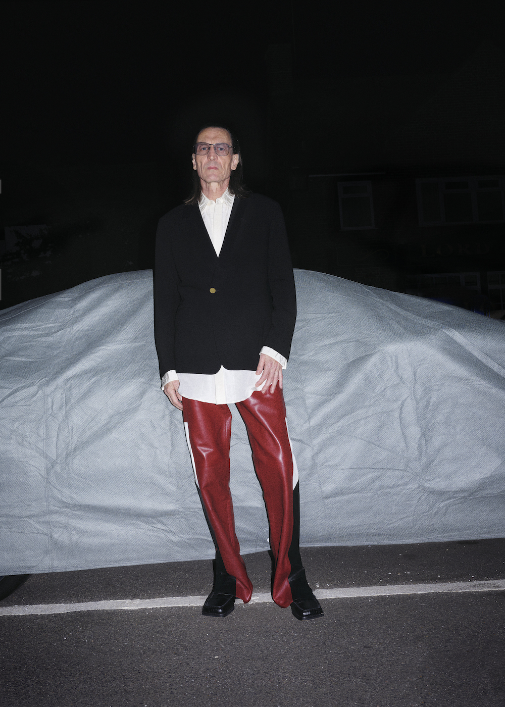 Jacket, shirt and trousers by DUNHILL, glasses by GENTLE MONSTER, shoes by MARTINE ROSE