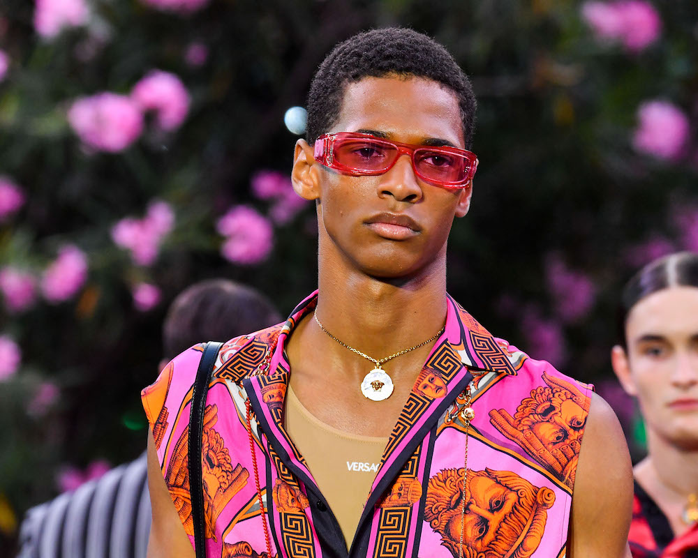 https://static.rain-mag.com/2022/06/Versace-Mens-SS23-Details-150.jpg