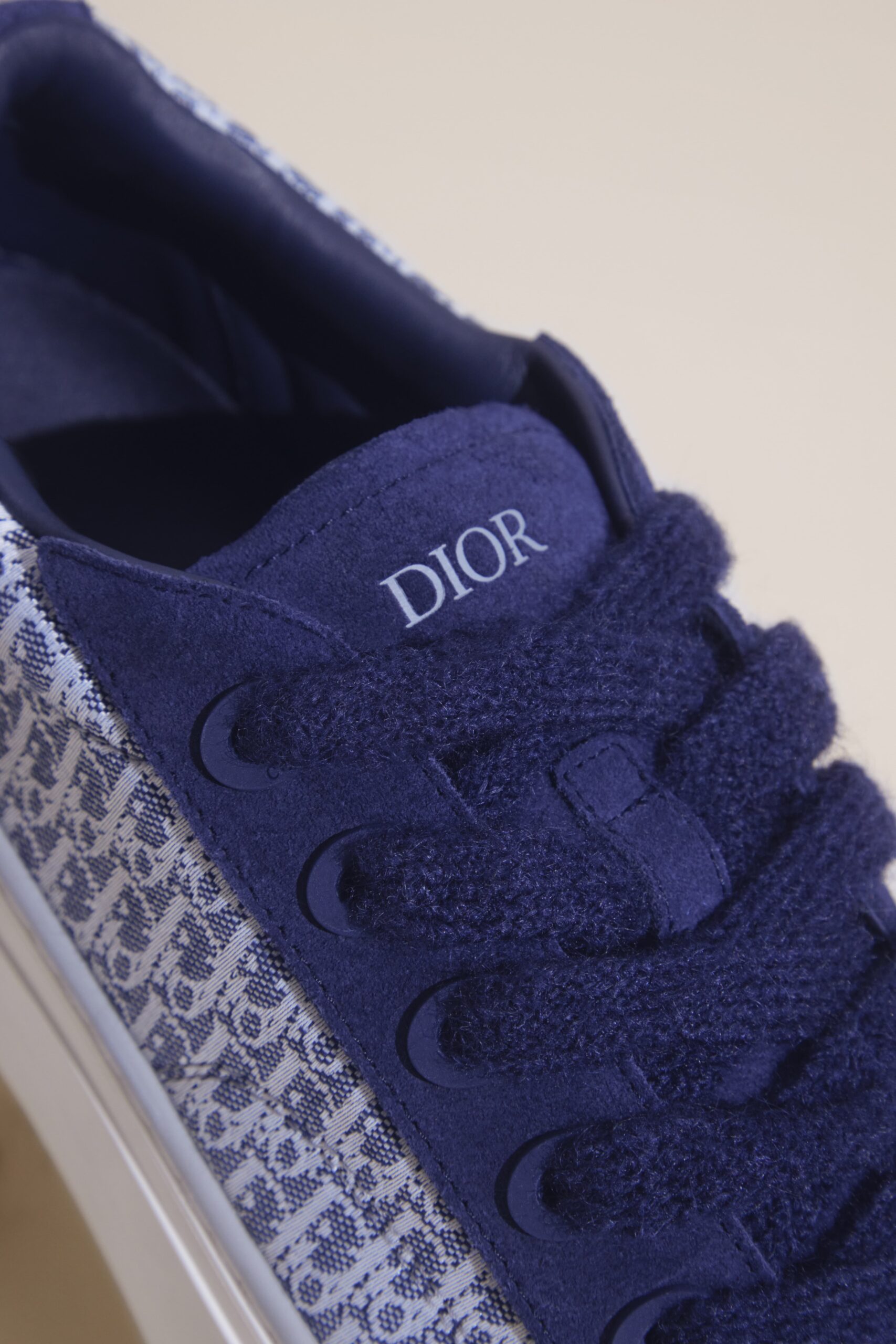 Dior Men’s Unveils the B33 Sneaker and Accessories Collection with Revolutionary NFC Technology