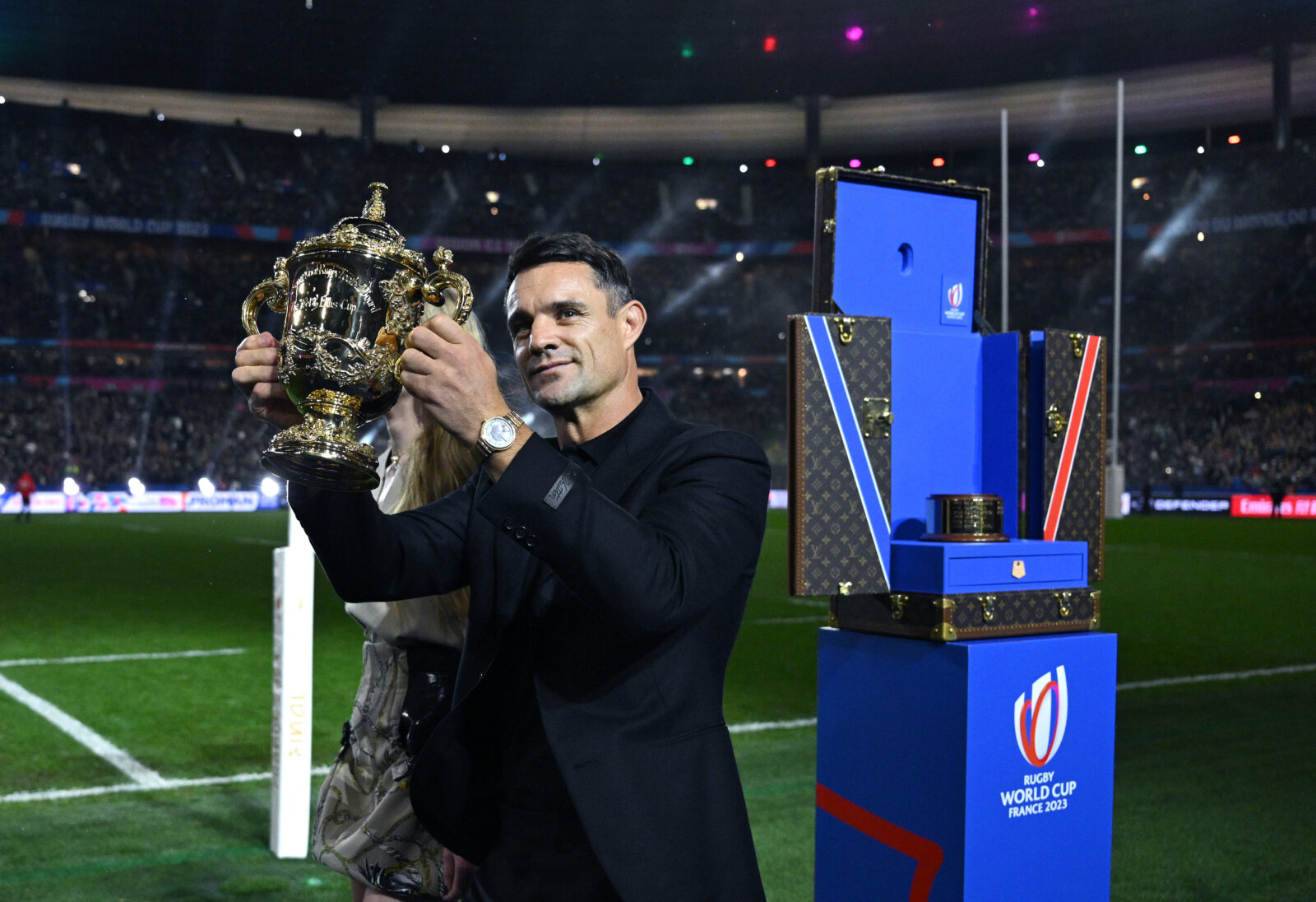 Dan Carter lifts the trophy as The Webb Ellis Cup arrives in the Louis Vuitton trunk prior to kick-off ahead of the Rugby World Cup Final match between New Zealand and South Africa at Stade de France on October 28, 2023 in Paris, France. (Photo by David Ramos - World Rugby/World Rugby via Getty Images)