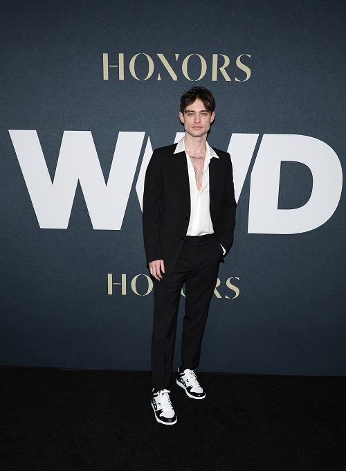 Thomas Doherty stands out with his contemporary twist on a classic suit, complemented by stylish sneakers at the WWD Honors.