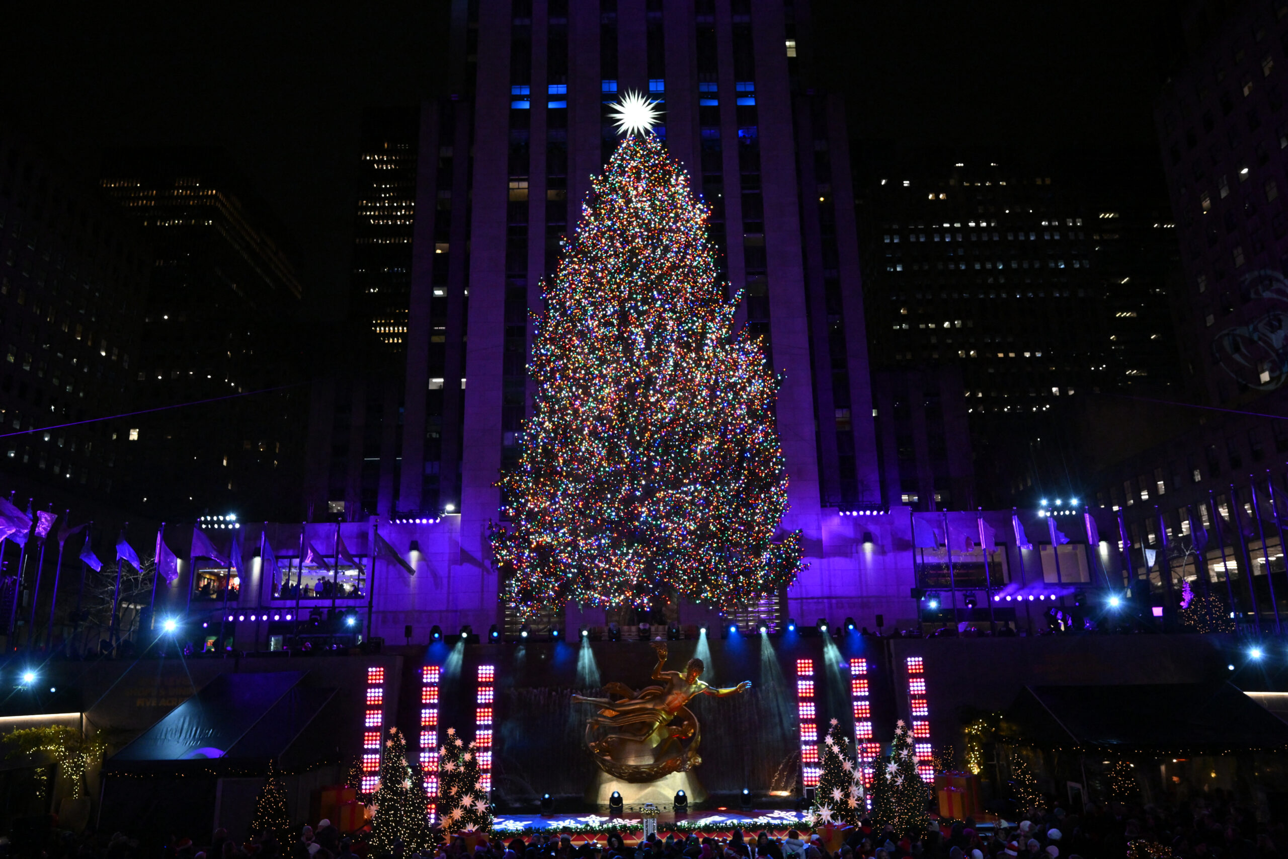 See the Spectacular Swarovski Star: Rockefeller Center’s Christmas Tree Becomes a Beacon of Holiday Wonder!