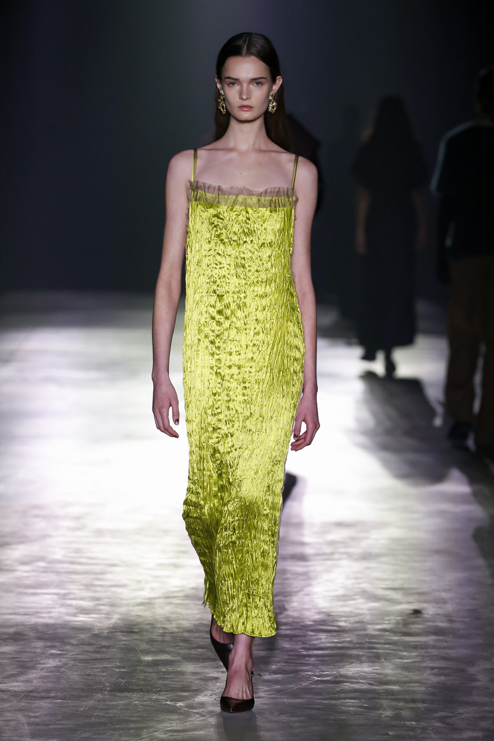 https://static.rain-mag.com/2024/02/JasonWu_FW24_look_09-scaled.jpg