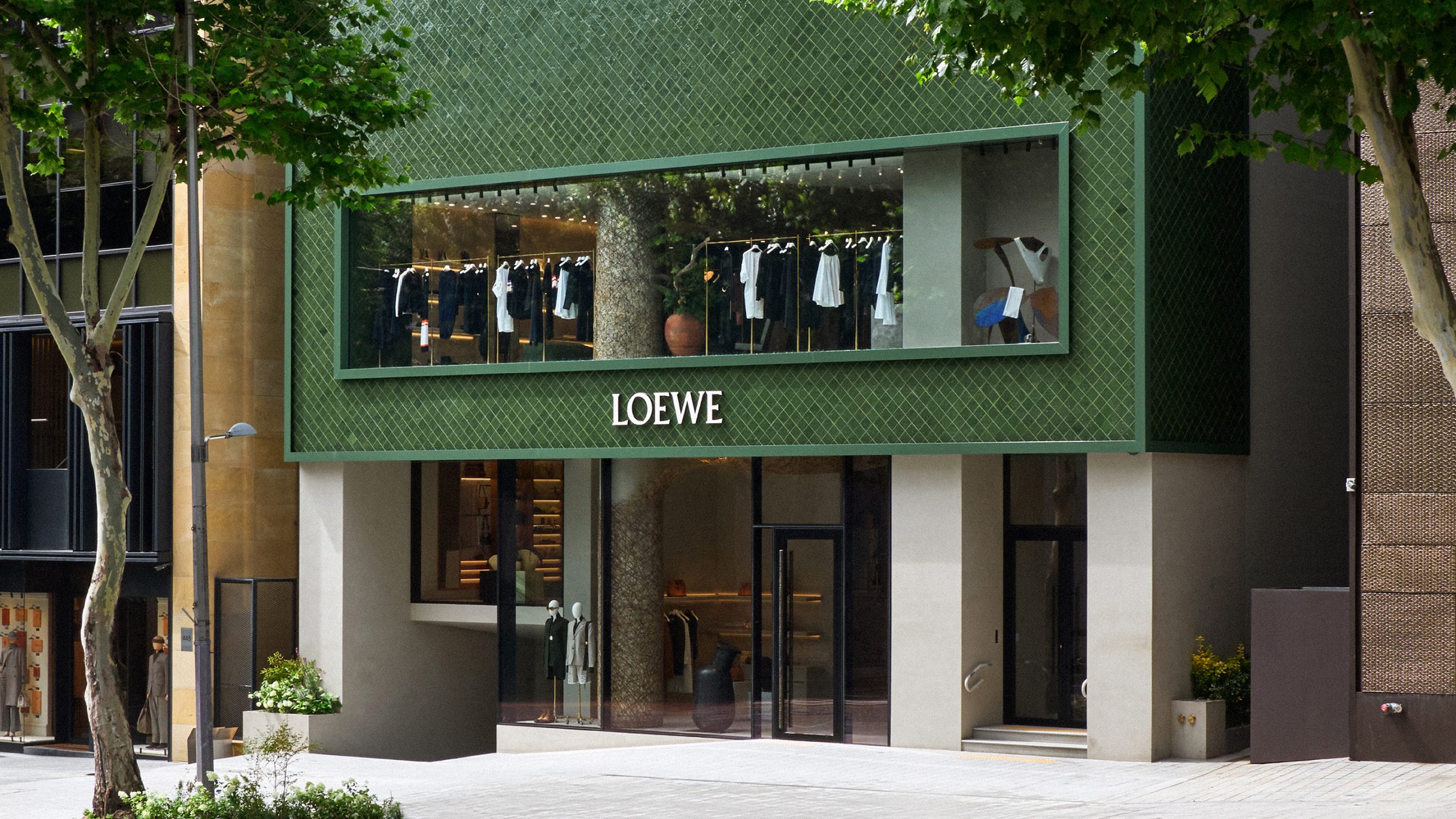 CASA LOEWE Seoul Debuts in Gangnam: Taylor Russell, Giselle, and Seventeen Light Up Star-Studded Opening